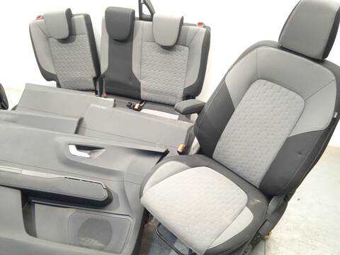 Foto 3ª: Asientos Traseros Ford Tourneo 1.0 ECOBOOST 125CV 92KW [B7NB] (2024)