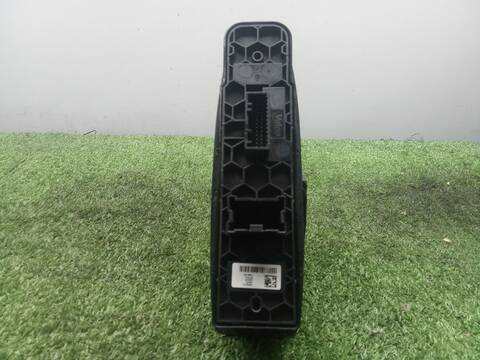 Foto 2ª: Botonera Elevalunas Renault Megane 1.3 TCE 115 B9N9) HATCHBACK 116CV 85KW IV HATCHBACK B9A/M/N_) [H5H 450] (2020)