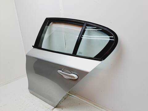 Foto 3ª: Puerta Trasera Izquierda Bmw Serie 1 114 118D BERLINA 143CV 105KW [N47D20A] (2008)