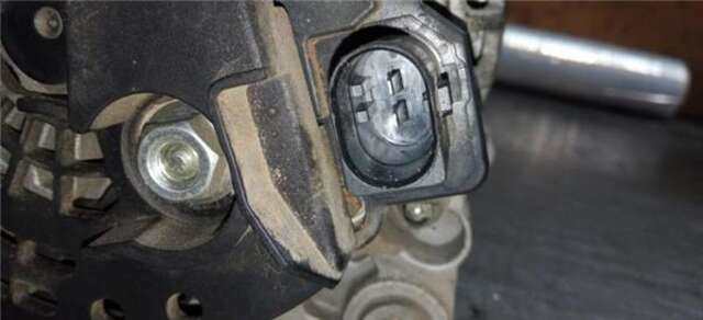 Foto 3ª: Alternador Volkswagen Caddy 1.9 FURG. [1.9 LTR. - 77 KW TDI] [BLS]