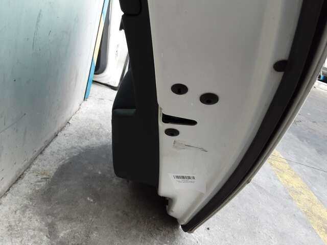 Foto 2ª: Puerta Trasera Derecha Volkswagen Golf 2.0 TDI 140CV [CBAB] (2009)