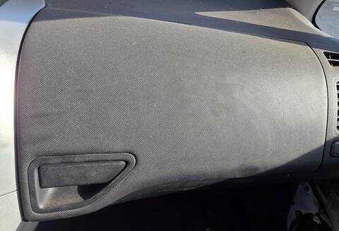 Guantera Toyota Auris HYBRID ACTIVE 136CV 100KW