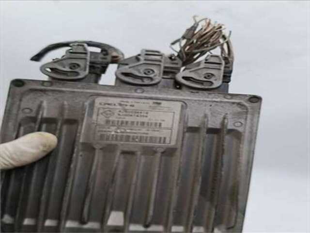 Foto 3ª: Centralita Motor ECU Renault Megane 1.5 CONFORT EXPRESSION [1.5 LTR. - 74 KW DCI DIESEL] II BERLINA 5P (10.2002-_) [K9K-728]