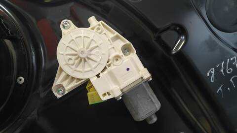 Foto 2ª: Elevalunas Manual Trasero Derecho Mercedes Clase ML 300 3.0 CDI W164) 224CV 165KW AUT. OM642 [OM642940] (2006)