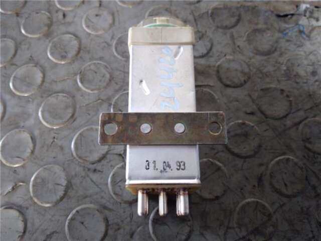 Foto 3ª: Caja Reles Fusibles Mercedes Clase C 160 2.8 280 (202.028) [2.8 LTR. - 142 KW 24V CAT] [M 104.941]