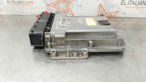 Foto 3ª: Centralita Motor ECU Hyundai Tucson ESSENCE 2WD 116CV 85KW [D4FD] (2017)