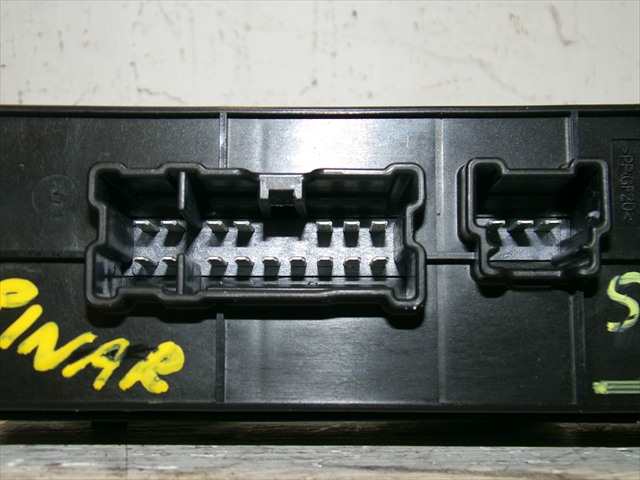 Foto 4ª: Botonera Elevalunas Nissan Juke 1.5 DCI 2010-2015 [K9KA6] (2014)