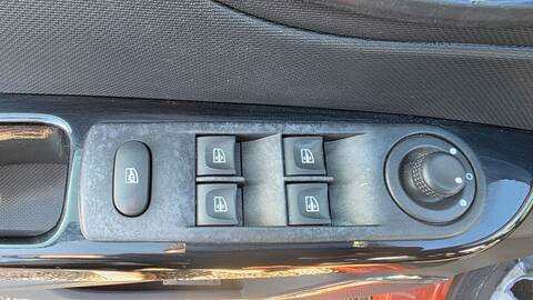 Botonera Elevalunas Renault Captur ZEN 90CV 66KW