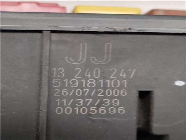 Foto 2ª: Caja Reles Fusibles Opel Vectra 1.9 CDTI [Z 19 DT]