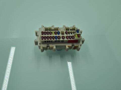 Caja Reles Fusibles Nissan Navara 2.5 DCI DIESEL CAT 171CV 126KW