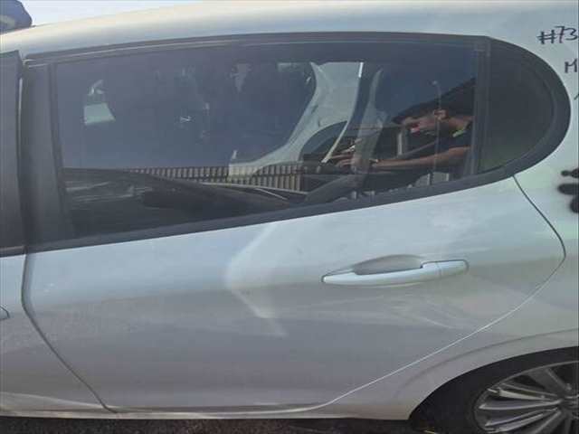 Puerta Trasera Izquierda Peugeot 208 STYLE 82CV 60KW