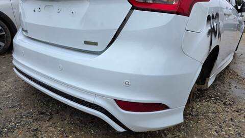 Foto 2ª: Paragolpes Trasero Ford Focus M11D BERLINA (2017)