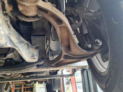 Brazo Suspension Delantero Izquierdo Dodge Nitro SE 177CV 130KW