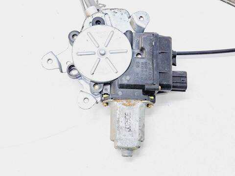 Foto 2ª: Elevalunas Manual Trasero Derecho Mitsubishi Outlander 2.0 2WD 136CV 100KW [4G63] (2003)