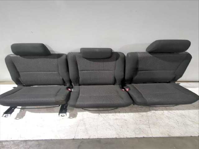 Foto 2ª: Asientos Traseros Toyota Corolla 2.2 D-4D AUR10_) 177CV [2AD-FHV] (2004)