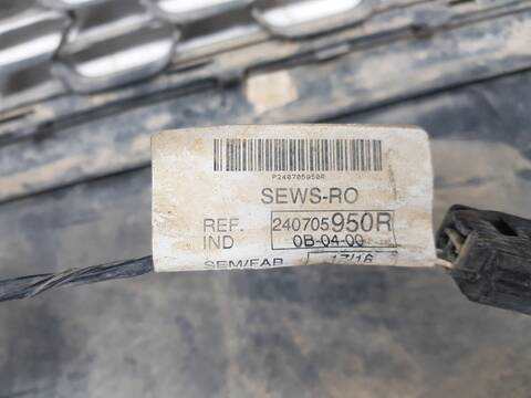 Foto 3ª: Paragolpes Delantero Dacia Duster LAUREATE 4X4 [K9K666] (2010)