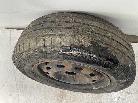 Foto 3ª: Rueda Kia Carnival 2.9 CRDI LX 144CV 106KW [J3] (2004)