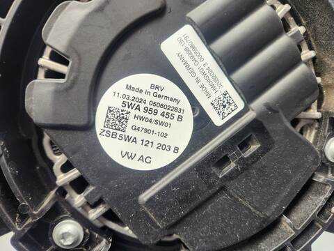 Foto 4ª: Electroventilador Volkswagen T-Roc STYLE 149CV 110KW [DXDB] (2024)