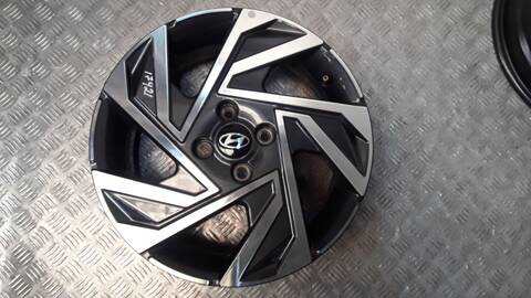 Foto 2ª: Juego LLantas Hyundai i20 1.2 84CV 62KW [G4LF] (2024)