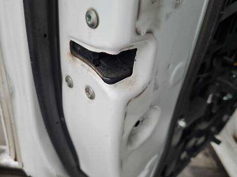 Cerradura Puerta Delantera Izquierda Kia Carens BASIC 135CV 99KW