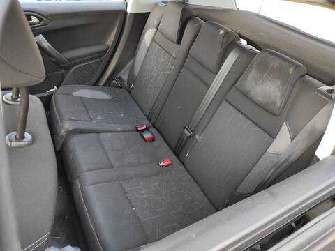 Asientos Traseros Peugeot 2008 HN01