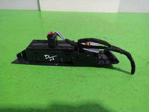 Foto 3ª: Botonera Elevalunas Volkswagen T-Cross ADVANCE 95CV [DKLA  DUSB  CHZL  DL] (2016)