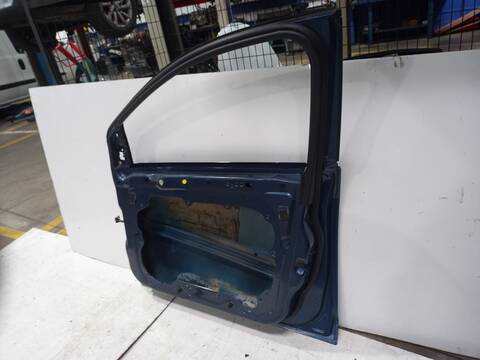 Foto 2ª: Puerta Delantera Derecha Ford Focus TREND BERLINA 101CV 74KW [HWDA] (2006)