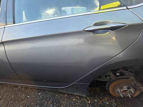 Foto 2ª: Puerta Trasera Izquierda Hyundai i40 KLASS BLUE 116CV 85KW (2014)