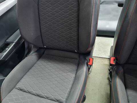 Foto 3ª: Asientos Traseros Seat Leon FR 150CV 110KW [DPCA] (2021)