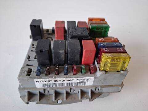Foto 3ª: Caja Reles Fusibles Fiat Punto 1.9 JTD 85 DYNAMIC 86CV (2003)