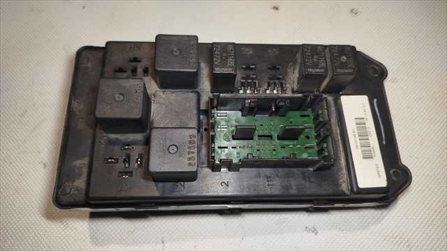Foto 3ª: Caja Reles Fusibles Jeep Grand Cherokee 3.0 D CRD WK [642980 MB] (2005)