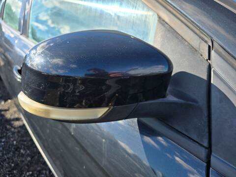 Retrovisor Derecho Ford Focus AMBIENTE 105CV 77KW
