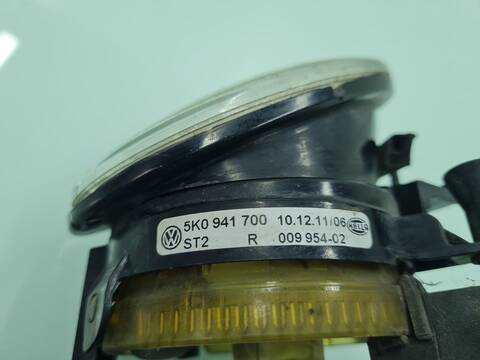 Foto 2ª: Faro Antiniebla Delantero Derecho Volkswagen Golf RABBIT BLUEMOTION 105CV 77KW [CAY] (2012)