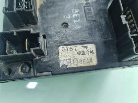 Foto 2ª: Caja Reles Fusibles Nissan Patrol GR S 129CV 95KW [RD28] (1998)