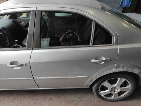 Puerta Trasera Izquierda Ford Mondeo HJBA BERLINA