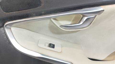 Foto 3ª: Tapizados Cartoneras Volvo V40 R-DESIGN MOMENTUM 150CV 110KW [D5204T6] (2013)