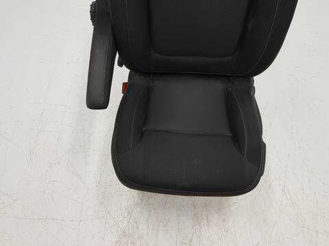 Foto 3ª: Asiento Delantero Izquierdo Nissan NV300 L1H1 27T PRO (2016)