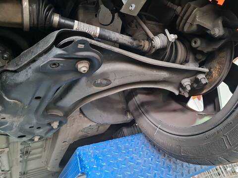 Foto 1ª: Brazo Suspension Delantero Izquierdo Citroen C4 1.2 THP 110 110CV 81KW [HNV (EB2DTM),HNZ (EB2DT),HNP (EB2ADT)] (2018)