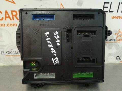 Foto 3ª: Caja Reles Fusibles Renault Scenic GRAND FAMILY EDITION 110CV 81KW [K9K836] (2012)