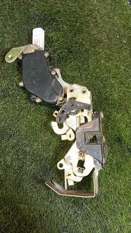 Foto 3ª: Cerradura Puerta Trasera Izquierda Toyota 4 Runner 3.0 T DIESEL (1993)