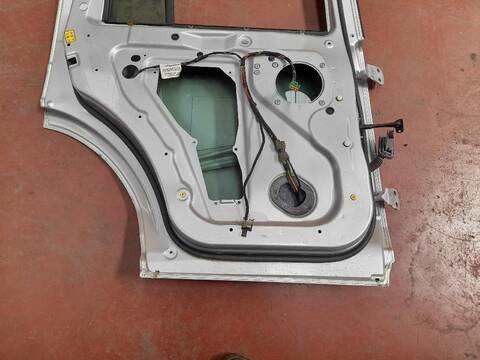 Foto 2ª: Puerta Trasera Izquierda Land Rover Discovery VERSION INDEFINIDA (2004)