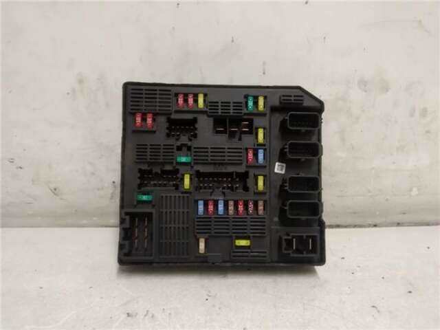 Caja Reles Fusibles Renault Fluence EL (68 CV)
