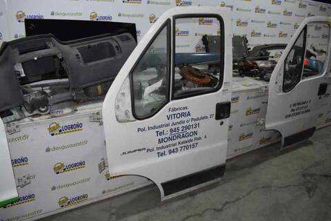 Foto 2ª: Puerta Delantera Izquierda Citroen Jumper 31 CH 2.8 HDI NTZ. 1400 [814043S] (2002)