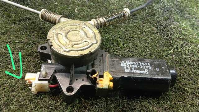 Foto 2ª: Elevalunas Eléctrico Delantero Derecho Mitsubishi Montero 2.5 D METAL TOP [4D56T] (1992)