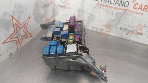 Foto 2ª: Caja Reles Fusibles Suzuki SX4 TAKUMI 135CV 99KW [D20AA] (2013)