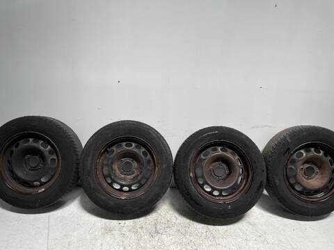 Foto 1ª: Juego LLantas Peugeot 308 ENVY 112CV [9HR (DV6C)] (2008)