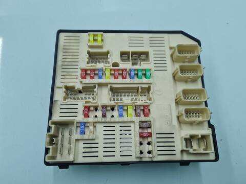 Caja Reles Fusibles Renault Laguna DYNAMIQUE TOMTOM III 110CV 81KW