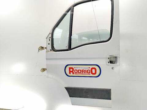 Foto 2ª: Puerta Delantera Izquierda Iveco Daily 33S15 35S15 35C15 FURGON (2014)