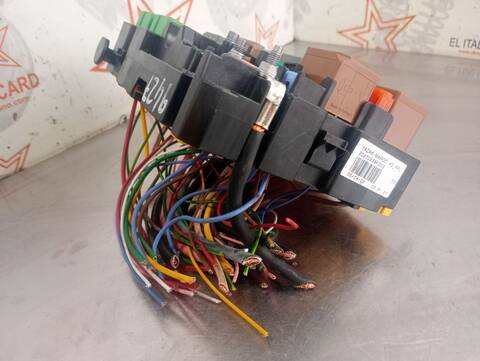 Foto 4ª: Caja Reles Fusibles Toyota Proace COMBI L1 VX 102CV 75KW [YHR] (2022)