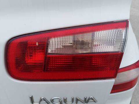 Foto 4ª: Piloto Portón Derecho Renault Laguna AUTHENTIQUE 107CV 79KW [K4M D7] (2002)